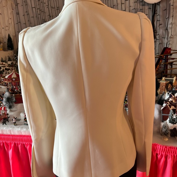 Anne Klein new cream suit Size 4P - Picture 7 of 7